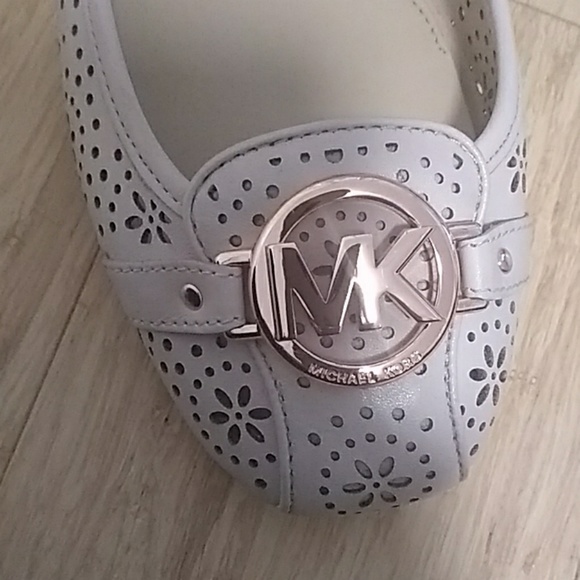 NEW NIB Michael Kors Perforated Leather Flats - Picture 3 of 5